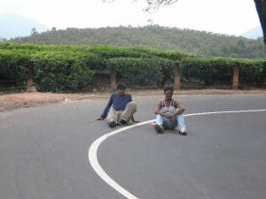 madhu n ritesh sitting in the middle of the road